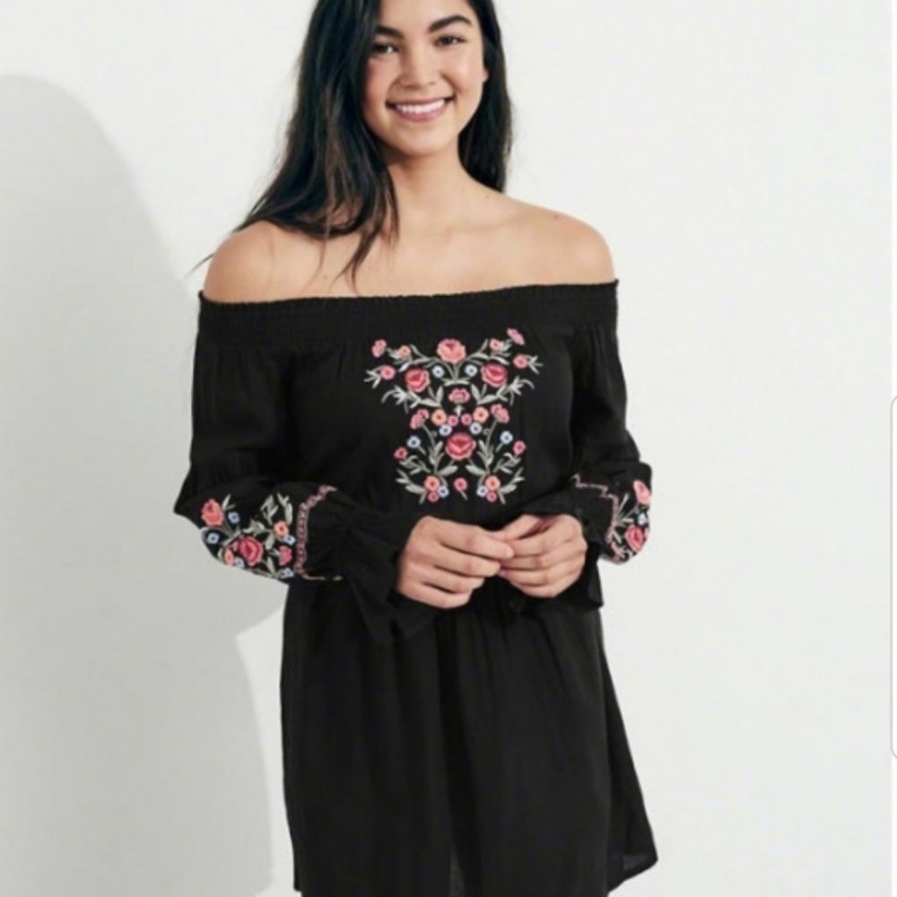 NWT Hollister off shoulder floral embroidered long sleeve dress